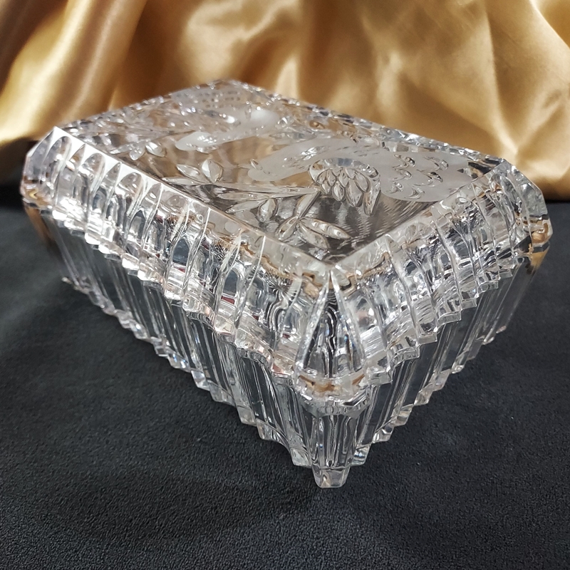 Hofbauer Byrdes Highly Collectible Crystal Bird Box