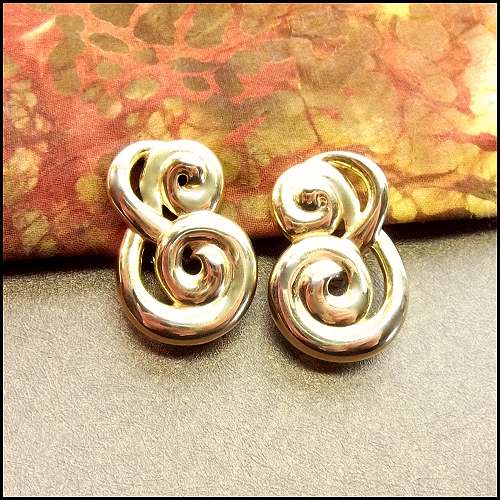 1980s Anne Klein Signed Retro Vintage Gold Clip Earrings