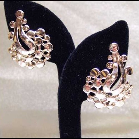 1950s Designer Signed MONET Cool Silver Rain Drop Vintage Earrings