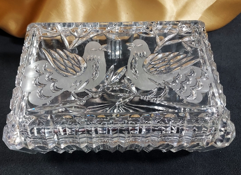 Hofbauer Byrdes Highly Collectible Crystal Bird Box