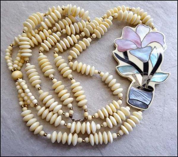 1980s Karla Jordan Mother of Pearl Orchid Vintage Necklace