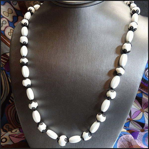 1950s Unique Bohemian Beads Milk Glass Vintage Necklace