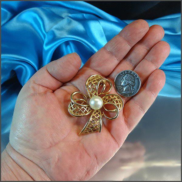 1950s Signed CROWN TRIFARI Gold Pearl Ribbon Brooch