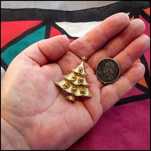 1960s Vintage Gold Christmas Tree Pin