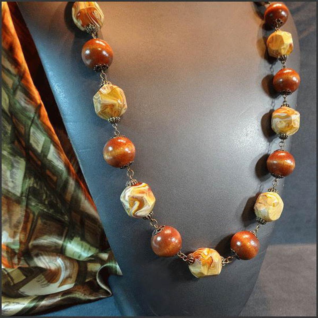 1950s Vintage Wood Bead Long Necklace w Earthy Agates