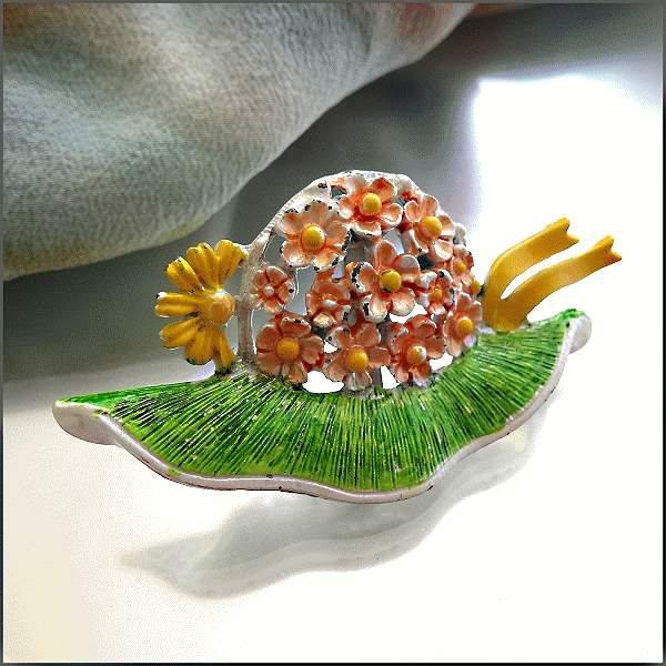 1960s Signed Beatrix Vintage Daisy Enamel Hat Pin