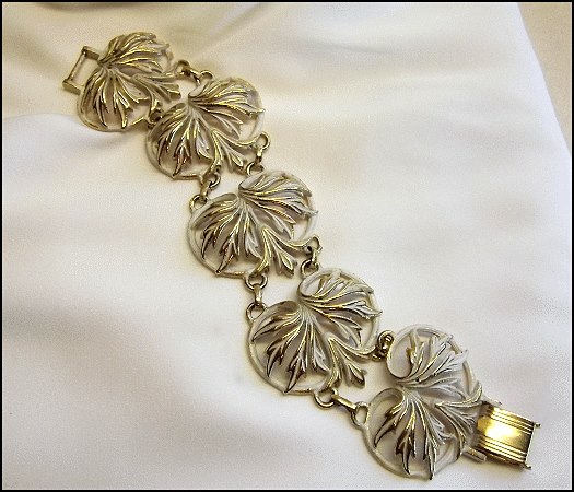 1960s Signed KARU ARKE Unique Gold Fleur de Lis Vintage Bracelet