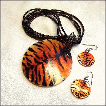 Tiger Stripe Mother of Pearl Necklace w Pierced Earrings
