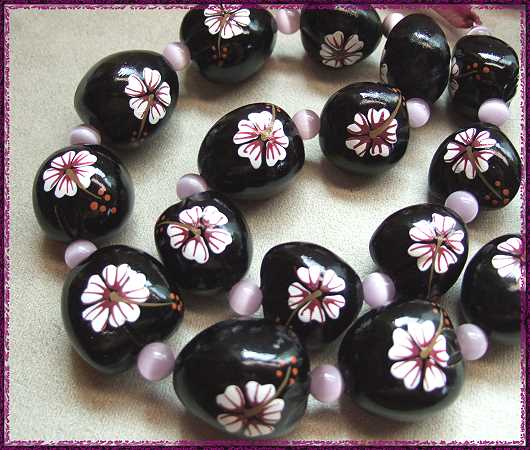 1990s Hawaiian Kukui Nut Hand Painted Flowers Vintage Necklace