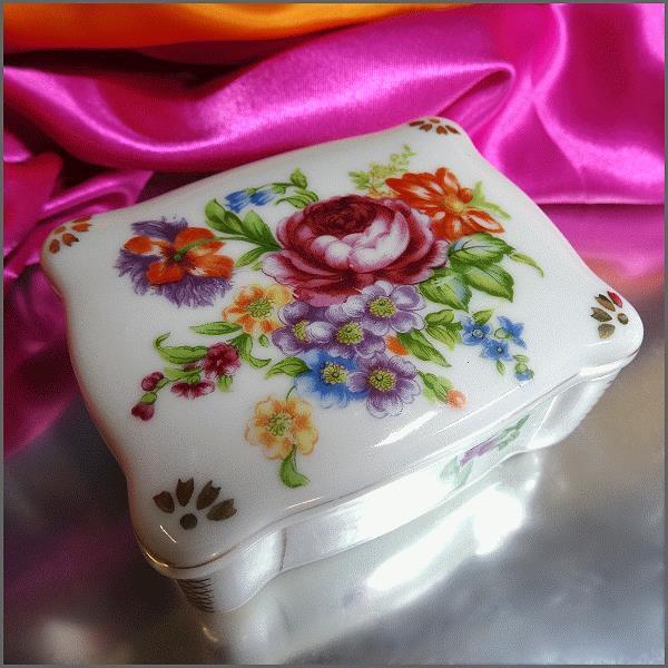 1950s Vintage Rose Garden Jewelry Box Porcelain w 24 kt Gold