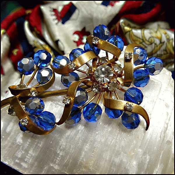 1940s Blue Sapphire Crystal Big Gold Flower Vintage Brooch