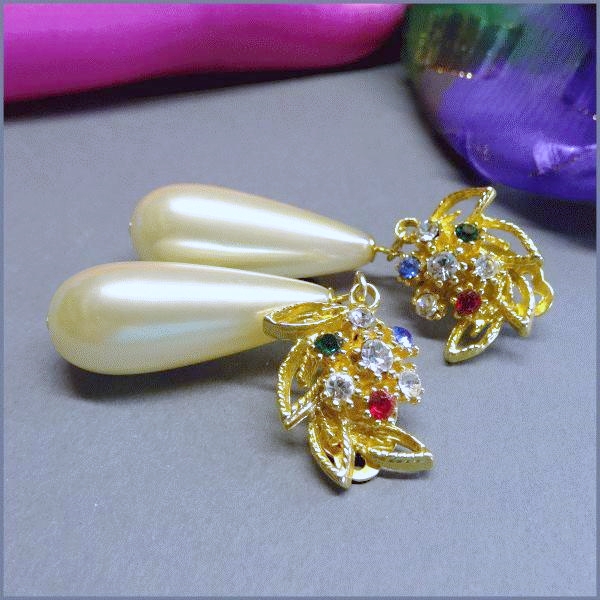 1980s Vintage Christmas Earrings Pearl Drop Clip Dangles s w Gold Rhinestone Leaves