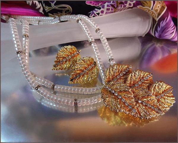 Signed Alice Caviness Vintage Pearl Necklace w Earrings Gold Rhinestone Leaves Set