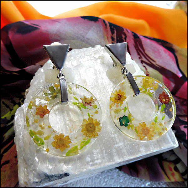 1970s Vintage Hoop Earrings Clear Lucite w Dried Flowers 