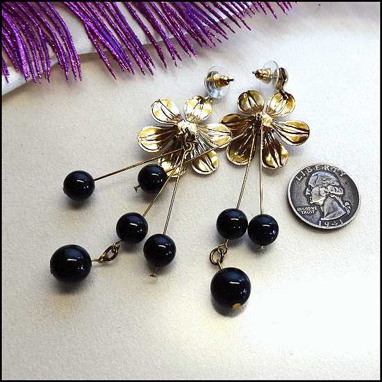 1970s Wild Retro Vintage Pierced Earrings Gold n Black Flowers