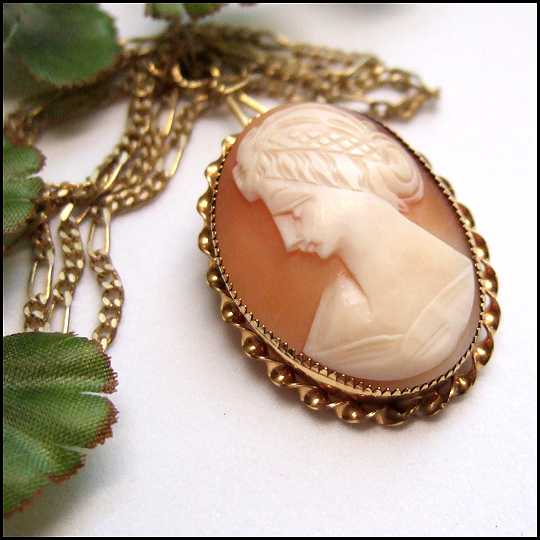 1920s 12kt Gold Antique Left Facing Cameo Brooch or Pendant Carved Sardonyx