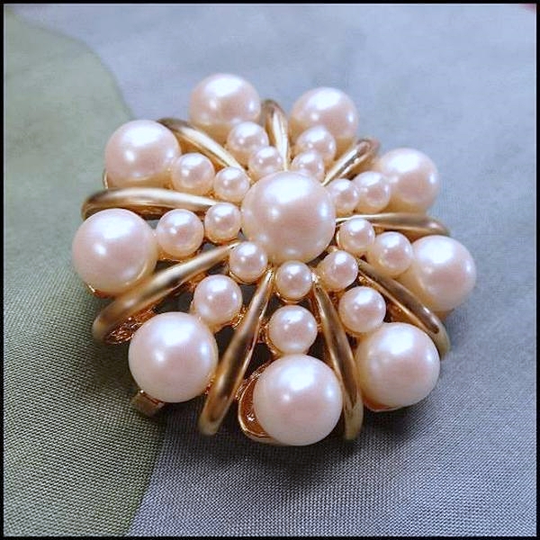 1960s Vintage Pearl Pin Modern Cultured Pearl Gold Spiral Brooch