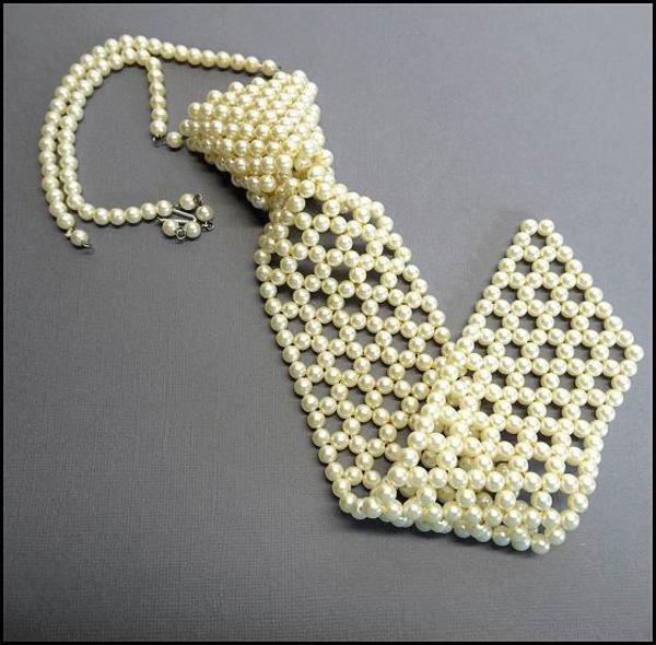 1970s Cultured Pearl Neck Tie Vintage Ladies Necklace