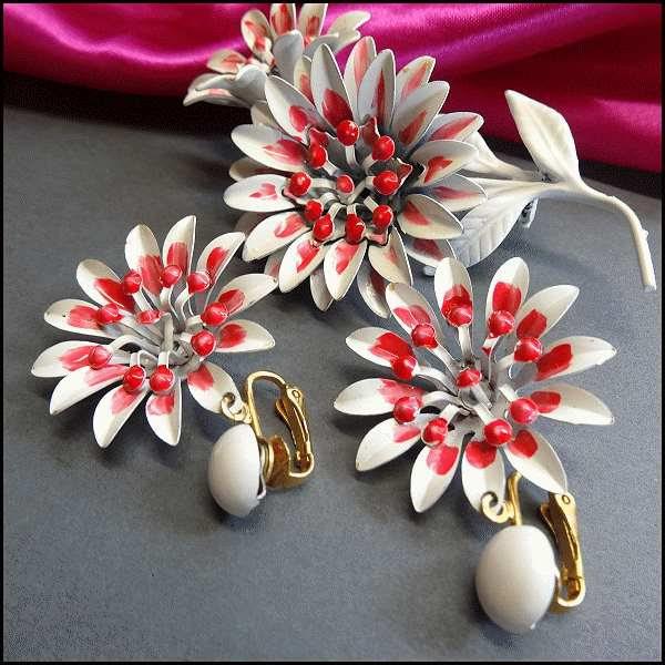 1950s Vintage Hot Pink n White Flower Brooch w Earrings Set