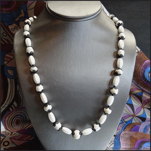 1950s Unique Bohemian Beads Milk Glass Vintage Necklace