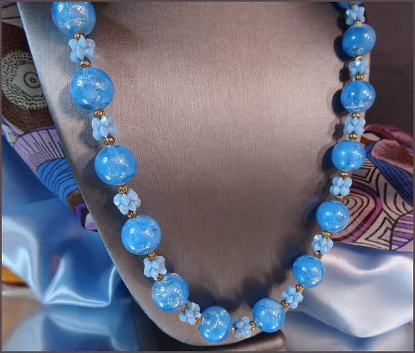 1950s Vintage Flower Necklace w Earrings Blue Crackle Lucite Set