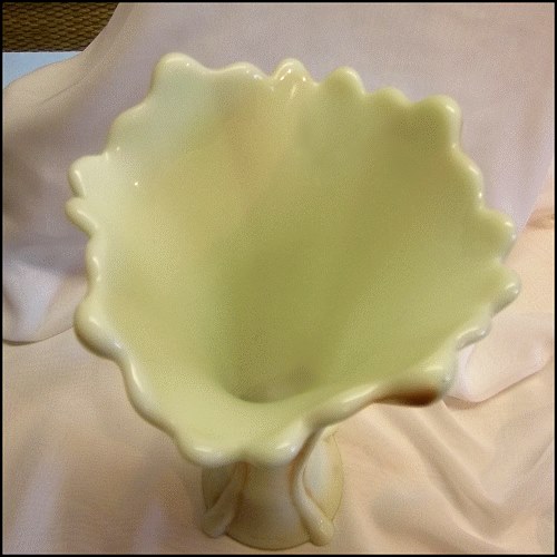 1920s Northwood Custard Fluroescent Art Glass Fluted Vase 4 Pillars