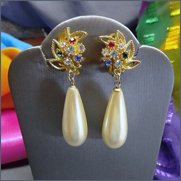1980s Vintage Christmas Earrings Pearl Drop Clip Dangles s w Gold Rhinestone Leaves