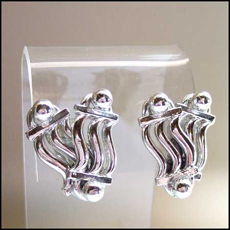 1950s Vintage Clip Earrings Abstract Silver Rhodium Ribbons