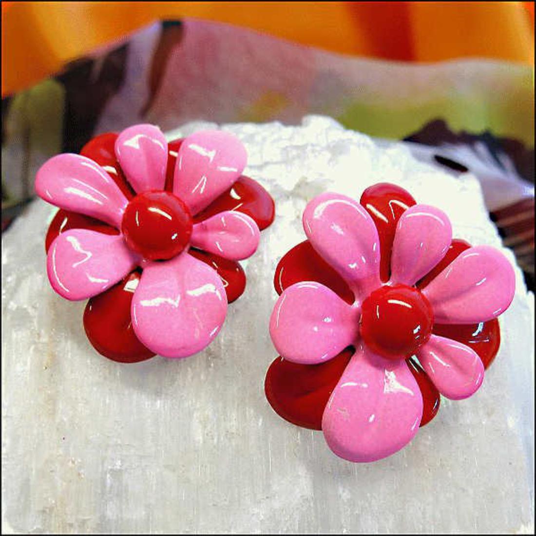 1960s WILD Pink Red Daisy Flower Retro Vintage Earrings