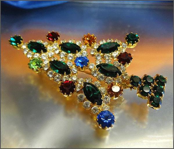 1980s Vintage Christmas Tree Pin Eisenberg Ice Swarovski Crystals 