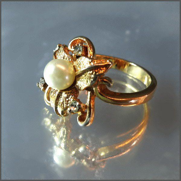1970s Vintage Cultured Pearl Ring Gold Leaves w Diamond Grey Crystals Sz 8.5