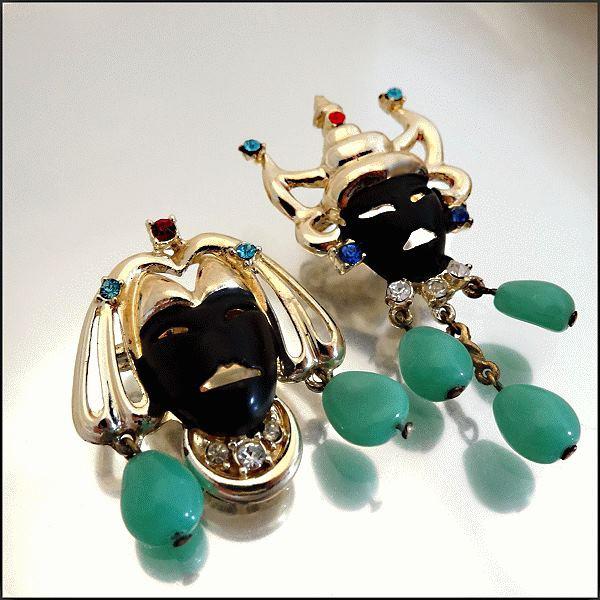 1950s Vintage Oriental Gold Face Mask Pin Set Black w Jade Glass 