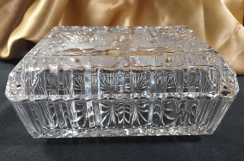 Hofbauer Byrdes Highly Collectible Crystal Bird Box
