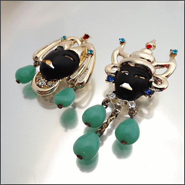 1950s Vintage Oriental Gold Face Mask Pin Set Black w Jade Glass 