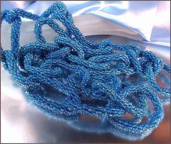 1980s Elegant Ocean Blue Glass Bead Loop Long Vintage Necklace