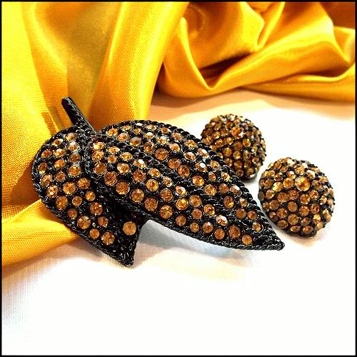 1950s Vintage Pin w Earrings Florenza Black Japanned Leaves w Citrine Rhinestones Set