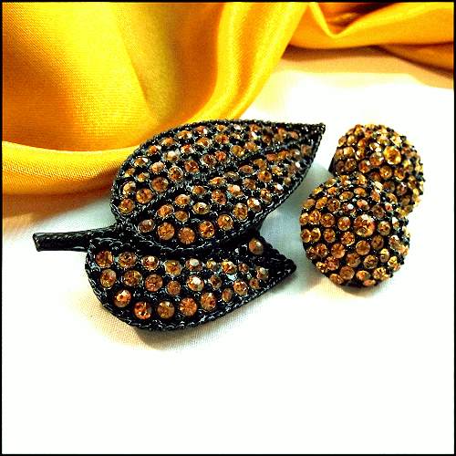 1950s Vintage Pin w Earrings Florenza Black Japanned Leaves w Citrine Rhinestones Set