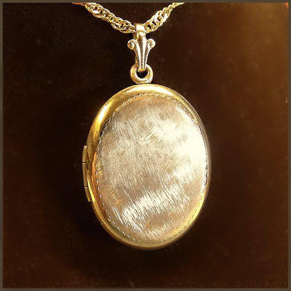 1940s Vintage Locket 14kt Gold GF Satin Etched 