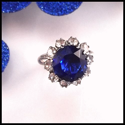 Antique Style Sapphire Glass Ladies Cocktail Ring 1950s Jewelry
