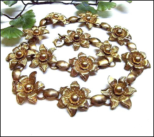 1930s Art Nouveau Gold Flower Vintage Choker Necklace