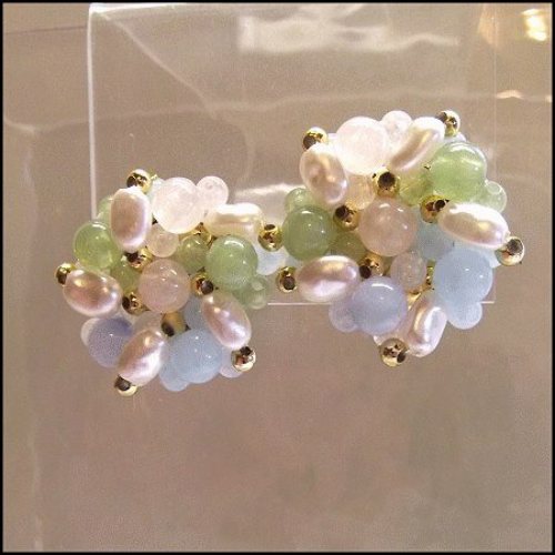 1960s Pearl Clip Earrings w Jadeite Like Beads