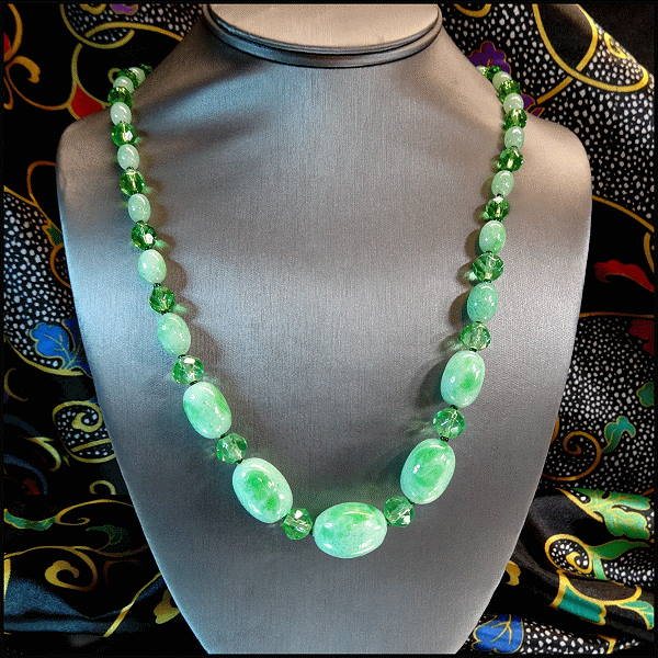 1950s Rare Jade Glass Thuringia Bead Vintage Necklace