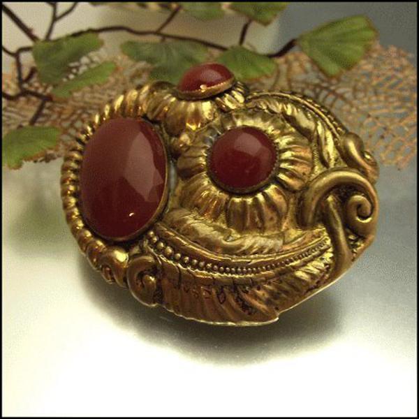 Late 19th Century Gold Rococo Chalcedony Antique Brooch