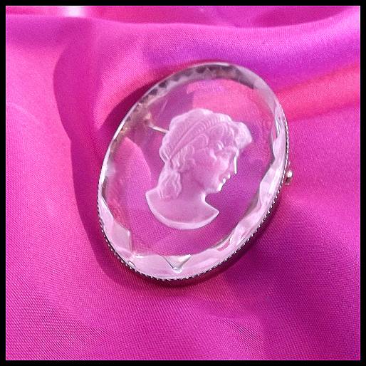 1950s German Intaglio Crystal Cameo Vintage Brooch