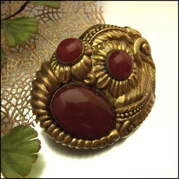 Late 19th Century Gold Rococo Chalcedony Antique Brooch