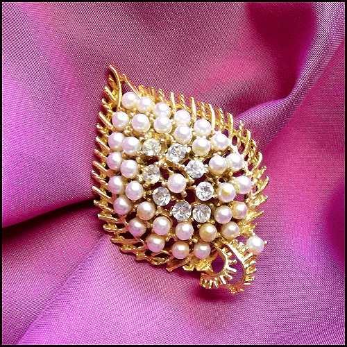 1960s Vintage Pearl Brooch Elegant Gold Heart Pin w Crystals