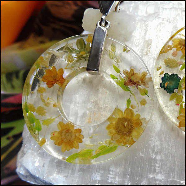 1970s Vintage Hoop Earrings Clear Lucite w Dried Flowers 