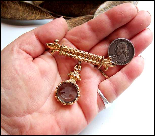 Signed Maxine Denker Cameo Pin Victorian Fleur de Lis Gold Brooch