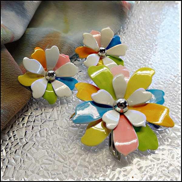 1967 Vintage Pastel Flower Pin w Earrings Set by Sarah Coventry
