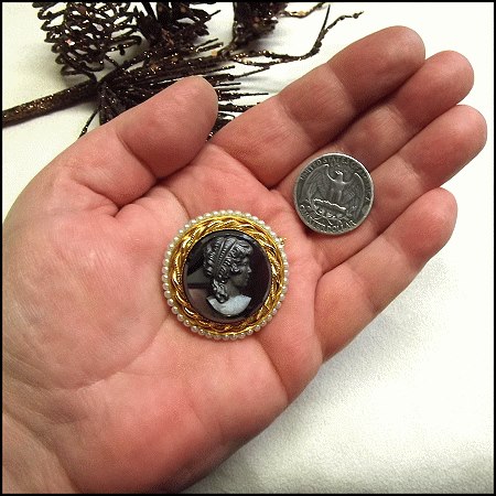1950s 12kt GF Gold Black Glass Pearl Vintage Cameo Brooch
